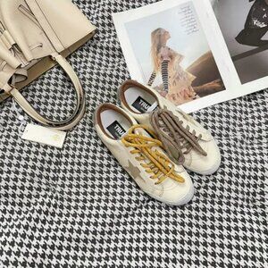 Golden goose down color-matching beige sports shoes, with brown-orange shoelaces